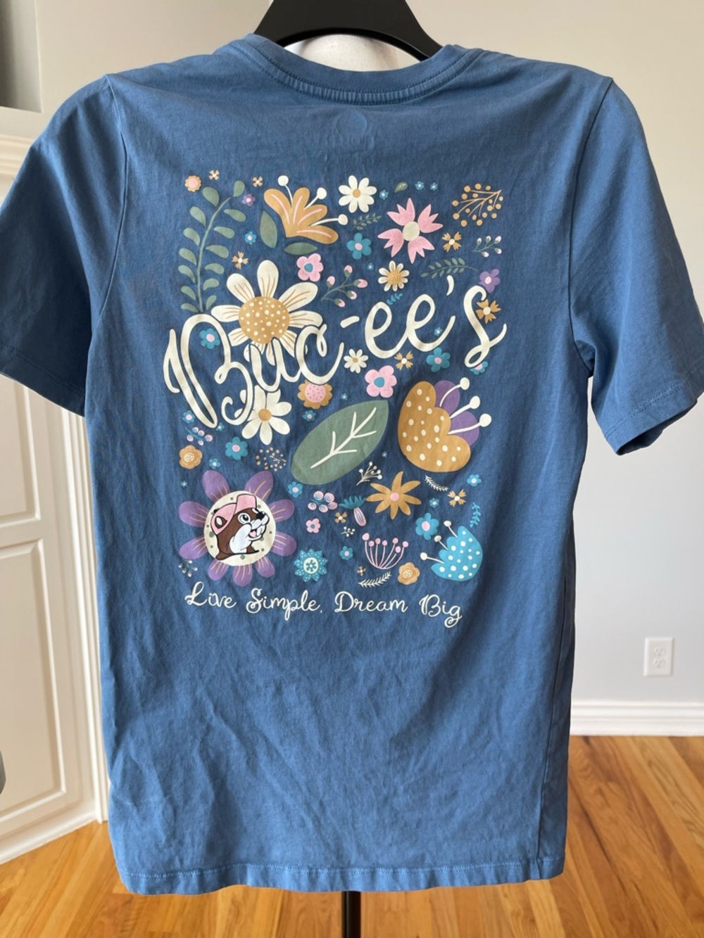 Bucee's size small T shirt EUC floral forest Live Simple Dream Big beaver small - Picture 10 of 10